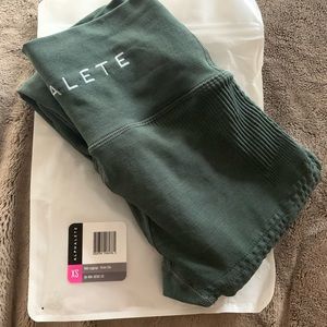 Alphalete Halo Leggings - Urban Chic